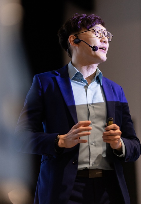 Alexander Ang conducting AI workshop